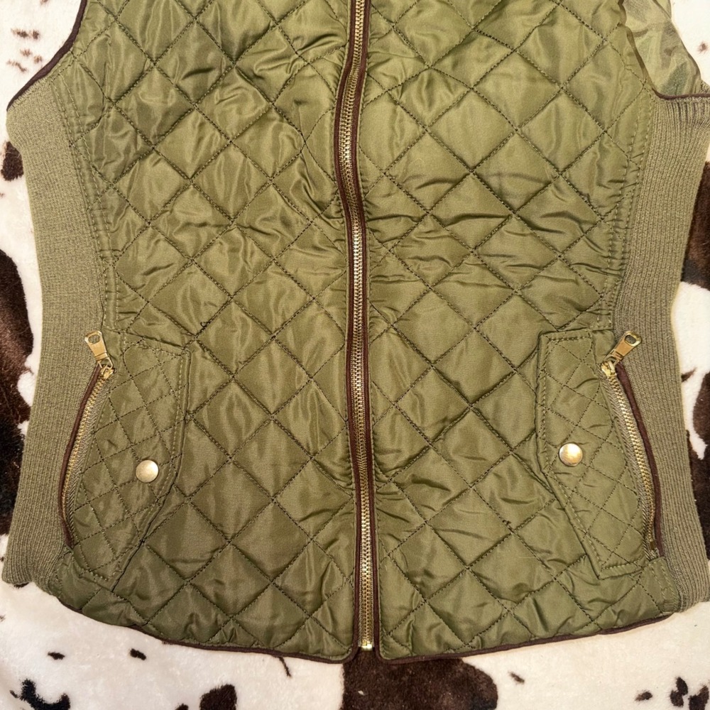 Love Tree Quilted Vest Women Small Olive Green Ribbed Trim Equestrian Gorpcore - Picture 3 of 4